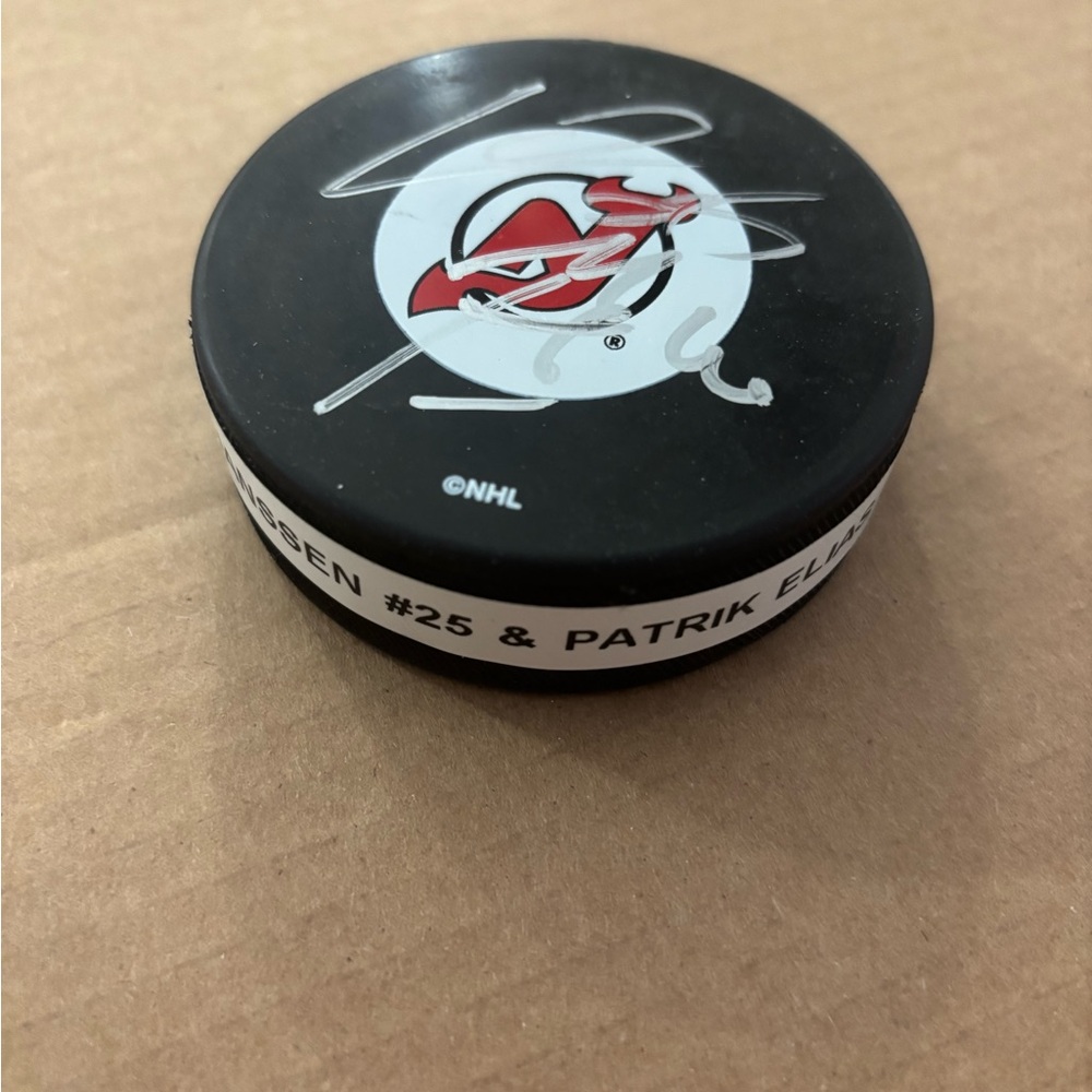 New Jersey Devils Signed Hockey Puck Cam Janssen Patrik Elias NHL Autograph